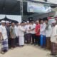 Wakil Bupati Kutim, Kasmidi Bulang menyerahkan satu unit ambulan kepada pengurus masjid al-Ijtihad Gang Rezeki Jalan Ahmad Yani, Kelurahan Teluk Lingga, Sangatta Utara (dok: gayamnews)