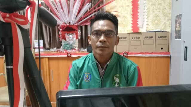 Operator SIAK Kecamatan Bontang Utara, Arianto, (dok.Ay)