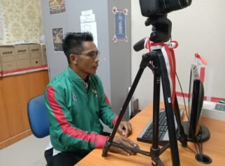 Operator SIAK Kecamatan Bontang Utara, Arianto, (dok.Ay)
