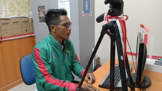 Operator SIAK Kecamatan Bontang Utara, Arianto, (dok.Ay)