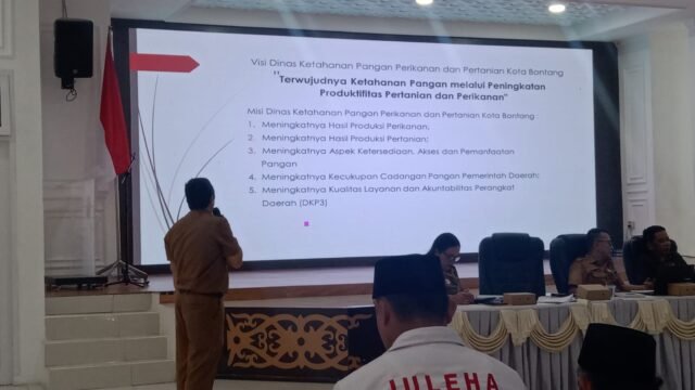 Kepala bidang Pertanian DKP3 kota Bontang, Fadli saat menjadi narasumber dalam Forum Konsultasi Publik (FKP), (Dok. Ay)